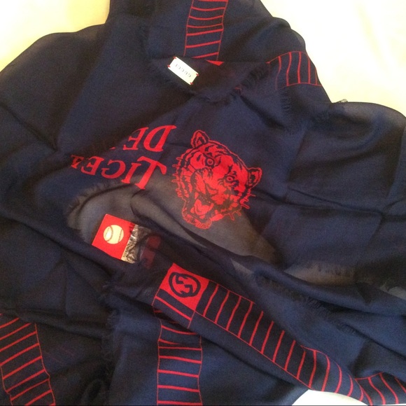 Gucci Detroit Tigers Limited Edition Navy Blue Scarf - Picture 10 of 10